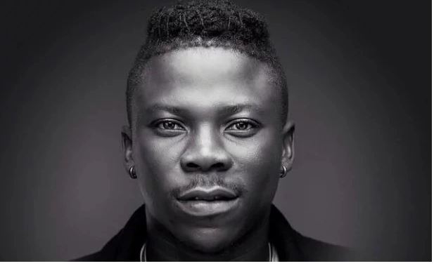 Photo of Stonebwoy not worried about performing on ‘plywood’ stage