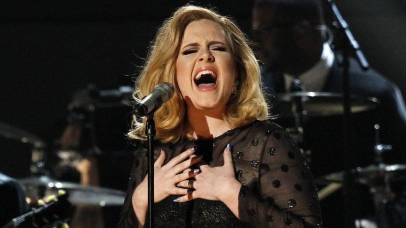 Photo of Adele turns down Super Bowl half-time show